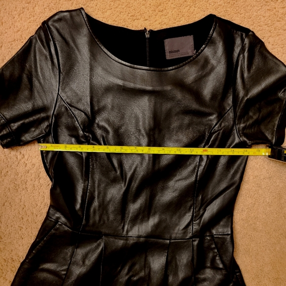 Black vegan leather dress with pockets - Picture 5 of 7